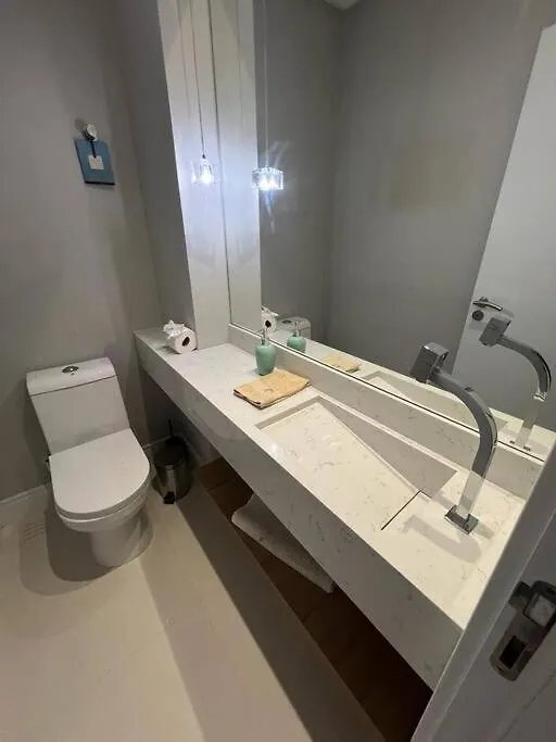 Apto Em Porto Belo Sc 2 Suites Para 7 Pessoas 0*,  Brezilya